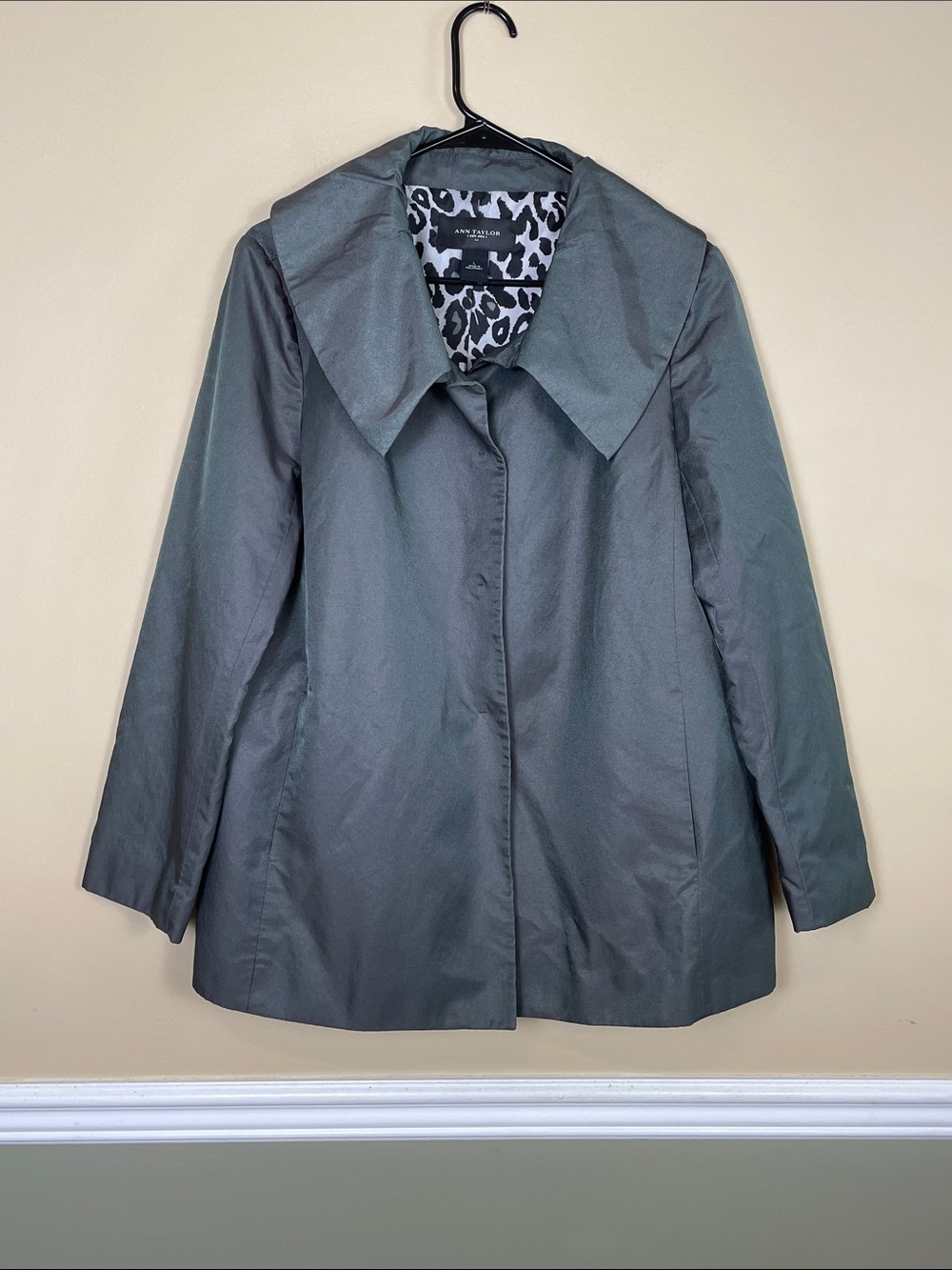 Ann Taylor Women's Sateen Olive Green Oversized Collar Leopard Lined Coat